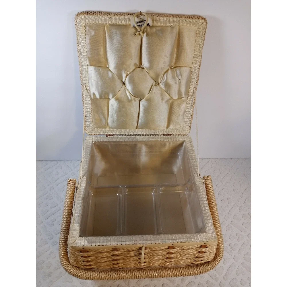 JCPenney Embroidered Farmhouse Wicker Sewing Notions Craft Basket w/Lid 10
